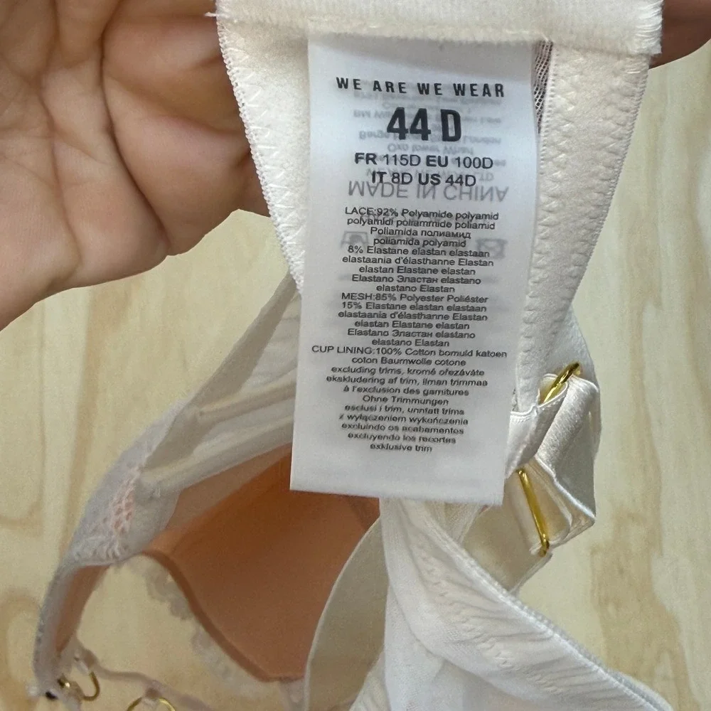 We Are We Wear Harleigh Curve Lace Underwire Bra 44D White Shell CRVHASS22L26